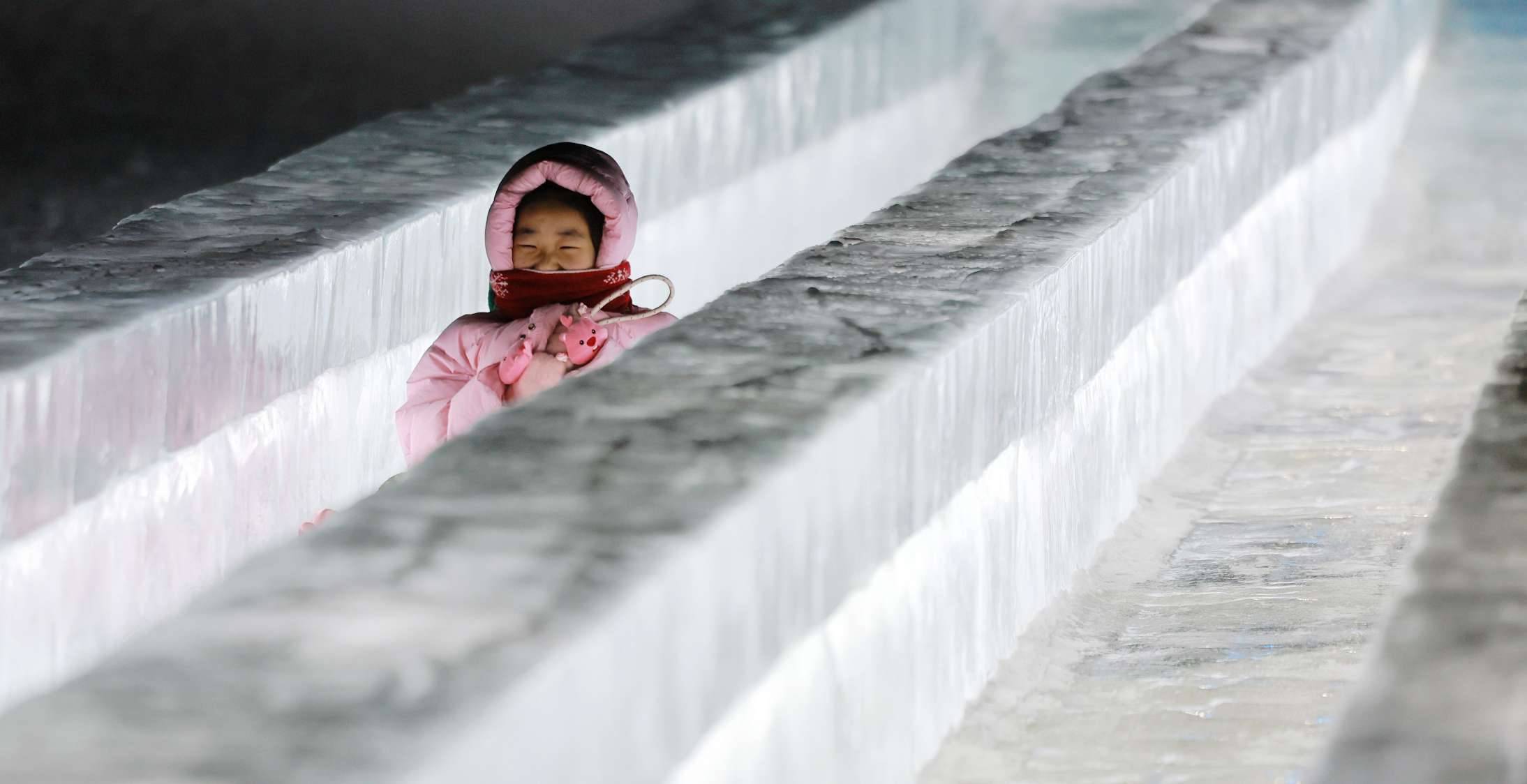 冰雪乐园连绵千米 严冬松花江成欢乐海洋