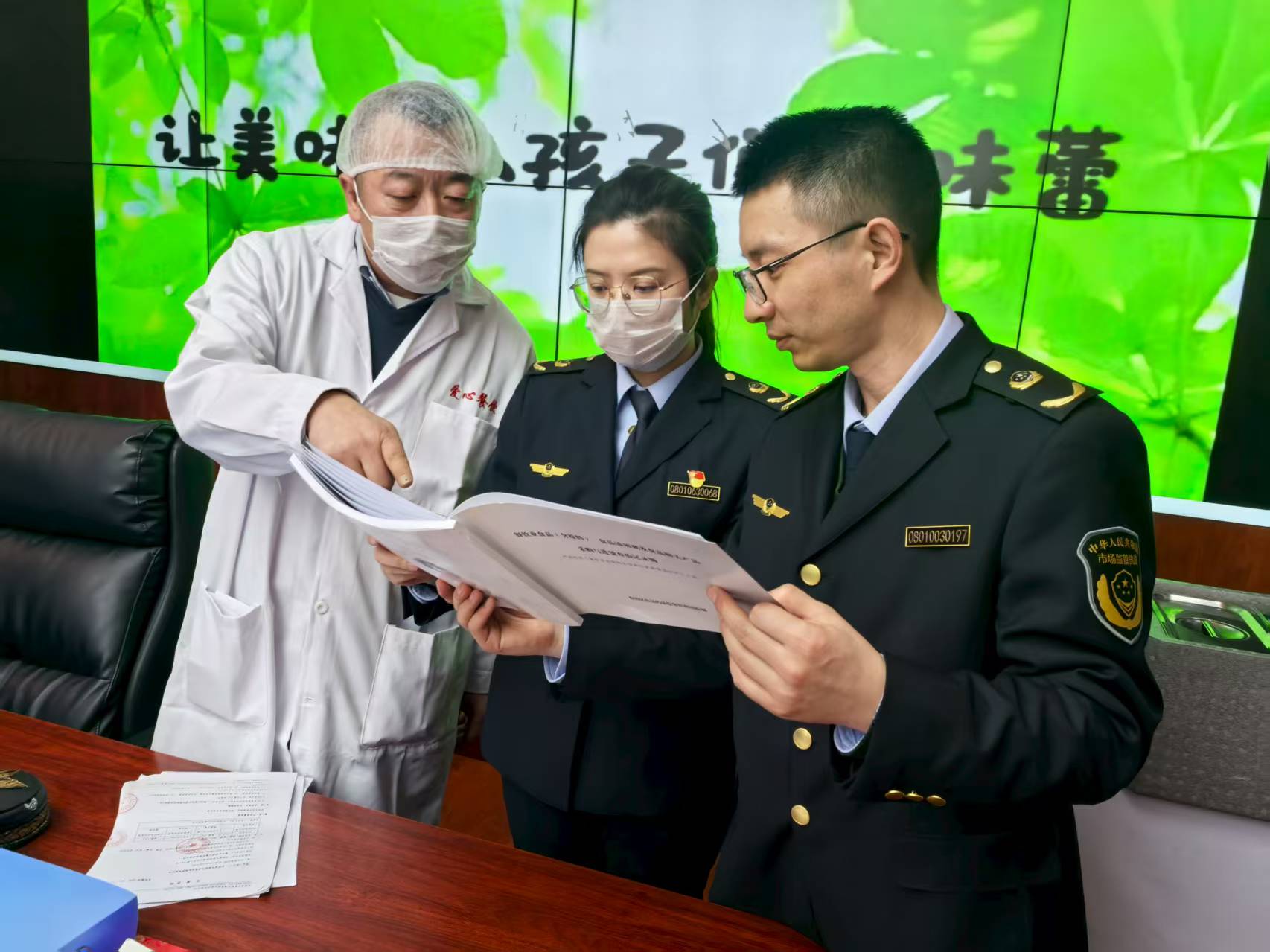 打造“放心餐” 守护学生“舌尖上的安全”