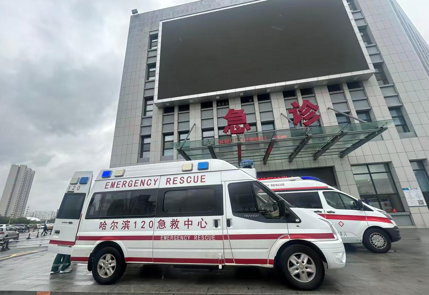 社会眼｜风雨中的“生命摆渡人”：120急救人员的一天